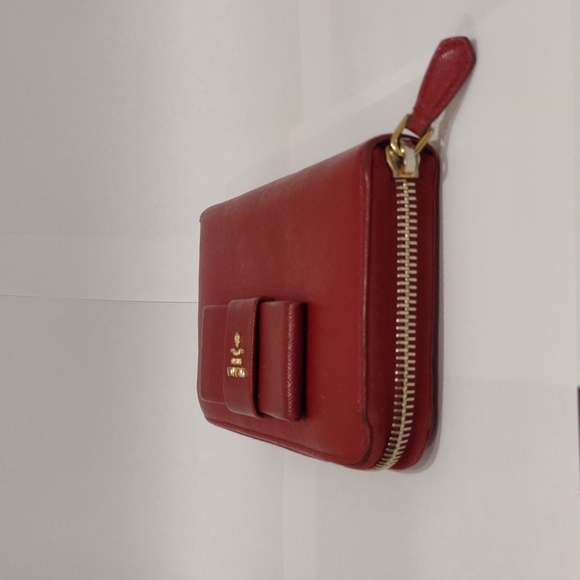 Prada red saffiano leather bow front zip around long wallet - Picture 6 of 12